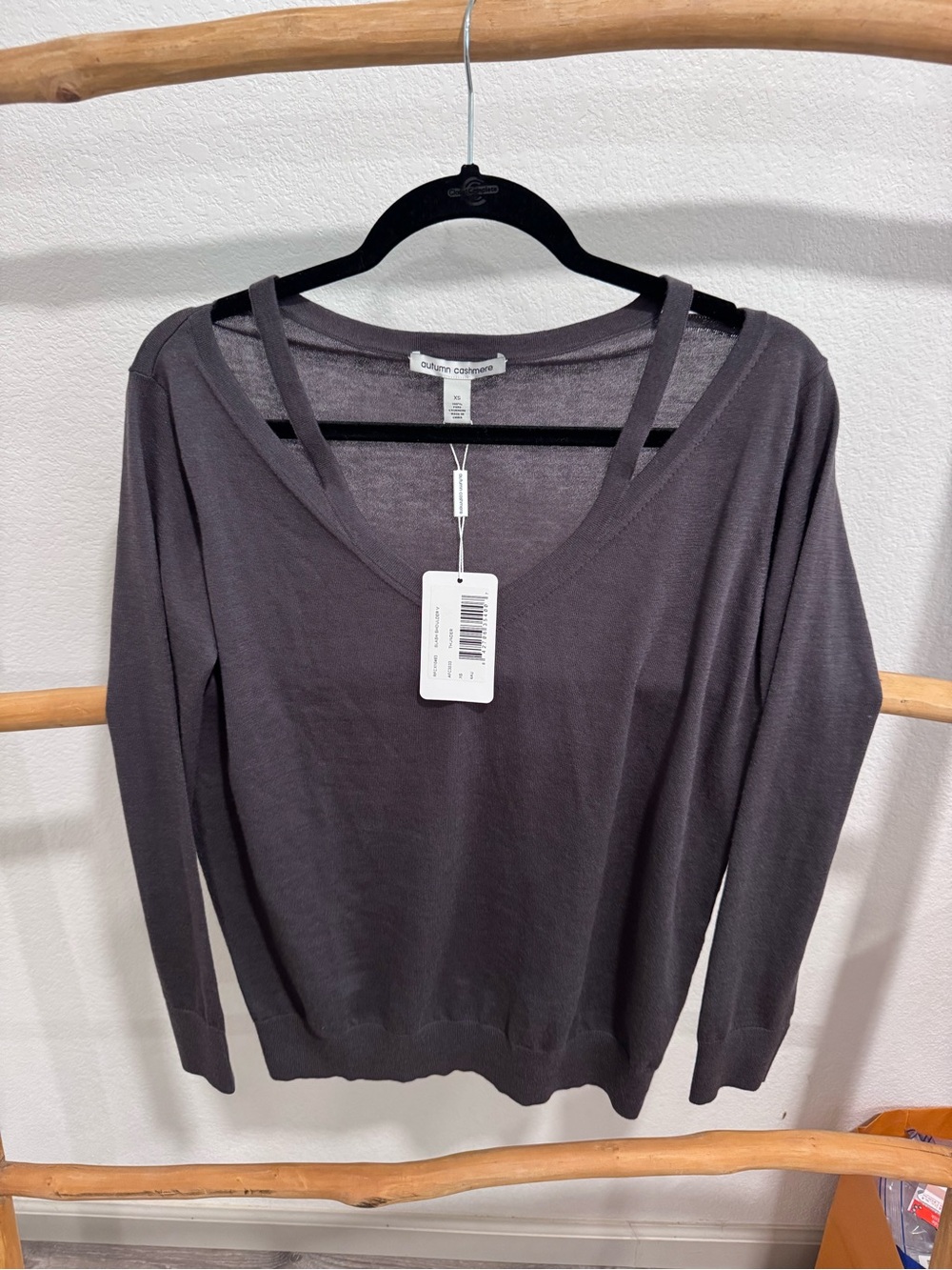 Autumn Cashmere 100% cashmere V-Neck Sweater in Thunder Grey